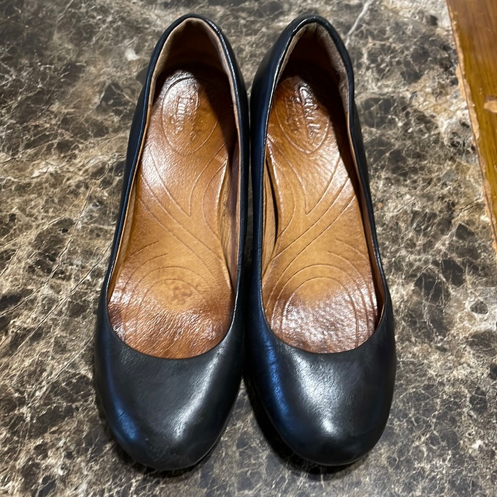 Clarks Women’s Black Heels Size: 6 1/2 M